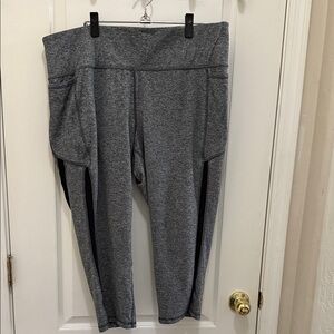 Womens 22 LIVI Yoga pants with double pockets Gray and Black soft